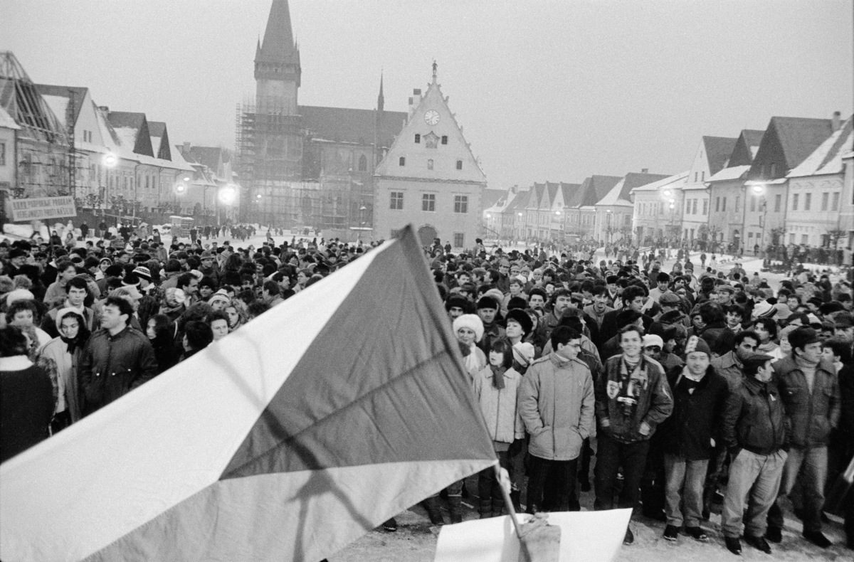 Ján Hollý, Manifestácia na Radničnom námestí v Bardejove. 1989. Súkromný majetok